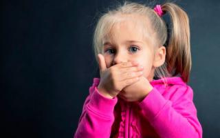 Причины неприятного запаха изо рта и методы борьбы с проблемой